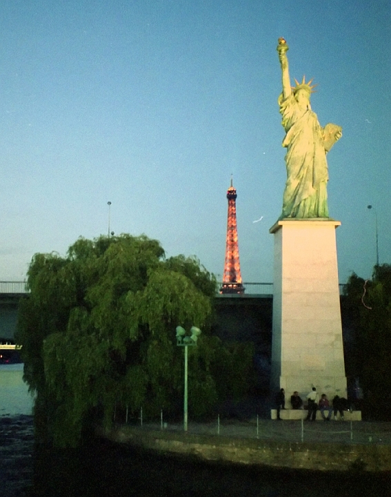 25 Statue of liberty and Eiffel Tower from Seine river cruise.jpg - Created by PowerBatch